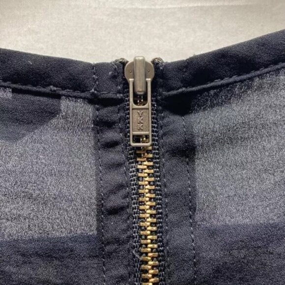 Express Women's Medium Black 3/4 Sleeve Zip Back Tunic Embossed Snakeskin Detail - Picture 6 of 13